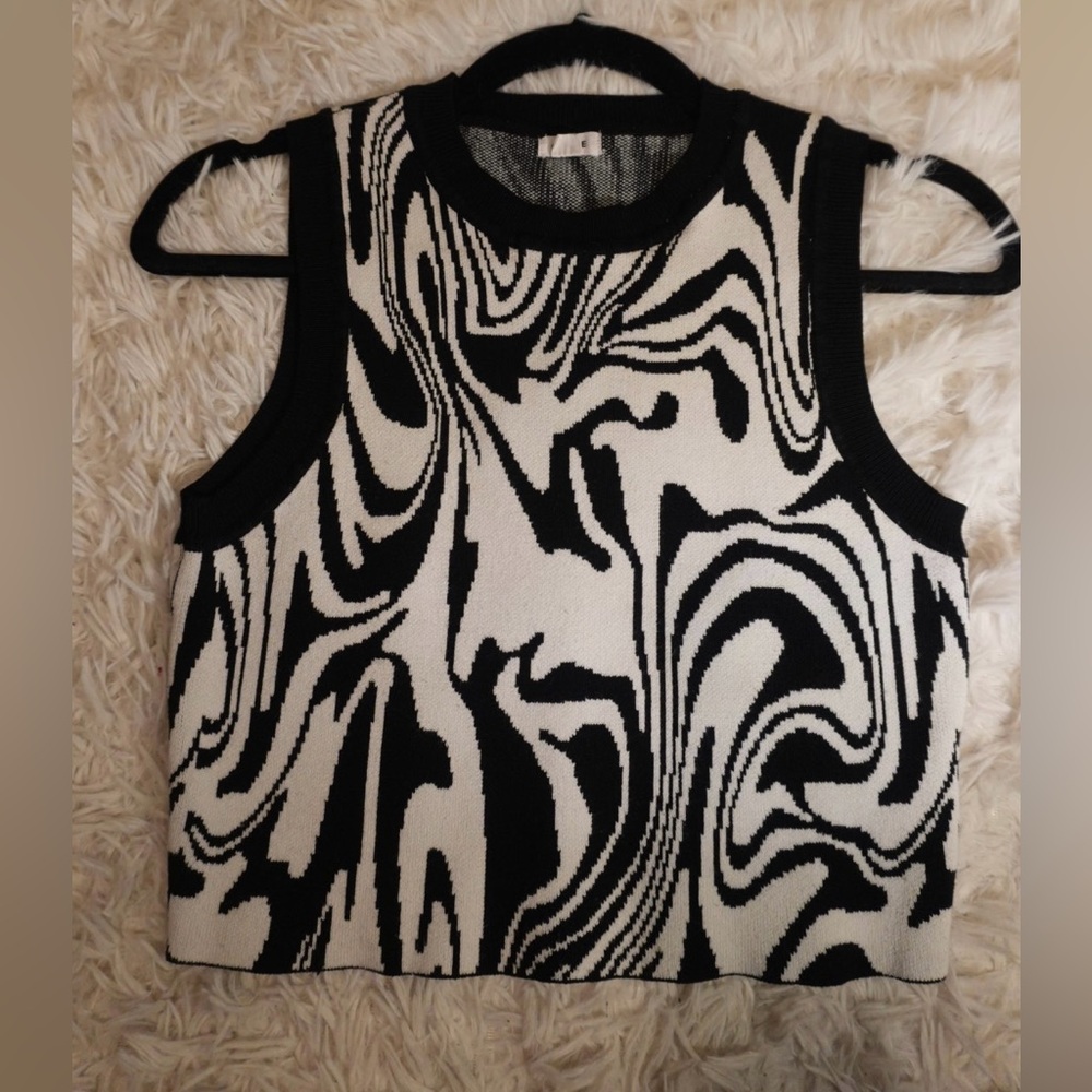 Black and White Abstract Women's Top
